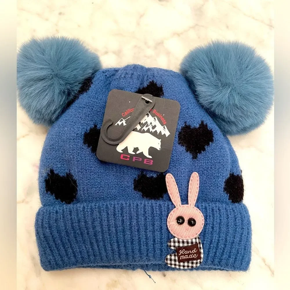 New infant’s knit hats with faux fur inner